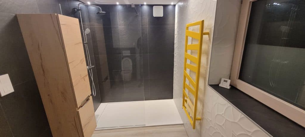Une salle de bains réalisée par 2R Chauffage Sanitaire