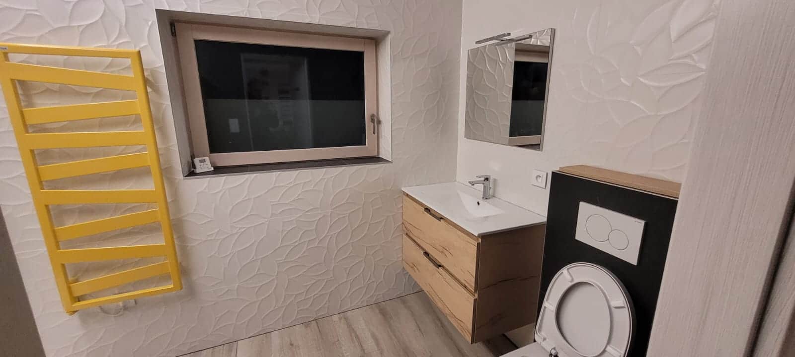 Une salle de bains clé en main réalisée par 2R Chauffage Sanitaire
